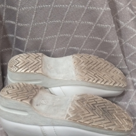 Cherokee Workwear White Slip ons  Size 7 med - Picture 6 of 6